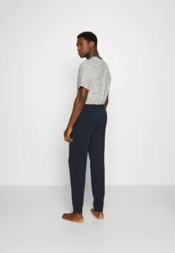 Pier One 2 Pack - Pyjamabroek - Dark Blue/Mottled Light Grey 9 Pier One 2 Pack - Pyjamabroek - Dark Blue/Mottled Light Grey -Pier One Verkoop 058df6f0d3f34a2aaf1cb22da08558a8