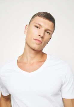 Pier One 2 Pack - T-Shirt Basic - White 10 Pier One 2 Pack - T-Shirt Basic - White -Pier One Verkoop 2464778c5d314b51b098f8e722d959b0