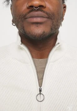 Pier One Vest - Off White 17 Pier One Vest - Off White -Pier One Verkoop 4ec364bc28aa4ee59f70e4c7a176fe21