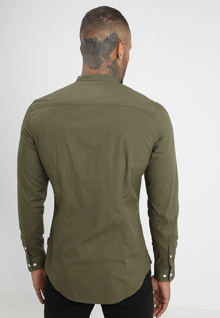 Pier One Muscle Fit Stand- Overhemd - Oliv 3 Pier One Muscle Fit Stand- Overhemd - Oliv - Afbeelding 3