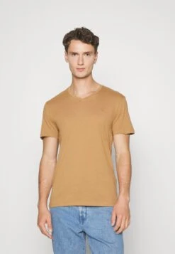 Pier One V Neck Bird Tonal 3 Pack - T-Shirt Basic - Light Brown/White/Dark Blue 14 Pier One V Neck Bird Tonal 3 Pack - T-Shirt Basic - Light Brown/White/Dark Blue -Pier One Verkoop 6cb58bfc668145ef8b56c752a3c3901c