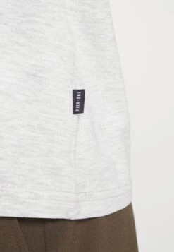 Pier One 5 Pack - T-Shirt Basic - Light Grey - 101_White - 001_Green - 602 -Pier One Verkoop 7d13067417124de684e97c638550a94b