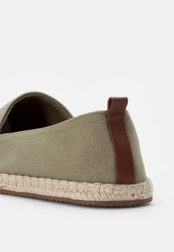 Pier One Rena Espadrille Unisex - Espadrilles - Olive 11 Pier One Rena Espadrille Unisex - Espadrilles - Olive -Pier One Verkoop 8b1ef3dce9d344a08d816af96a53324d