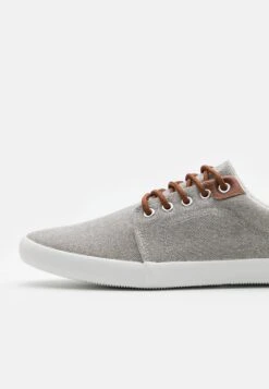 Pier One Unisex - Sneakers Laag - Light Grey 11 Pier One Unisex - Sneakers Laag - Light Grey -Pier One Verkoop 8f5660aa856d43a69db14e309615dd5c
