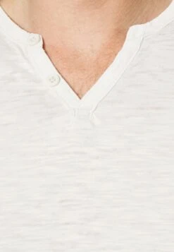 Pier One T-Shirt Basic - Off-White 9 Pier One T-Shirt Basic - Off-White -Pier One Verkoop 98d0da50953649dd880949f058c3b43f