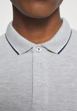 Pier One 2 Pack - Poloshirt - Light Grey/Dark Blue 14 Pier One 2 Pack - Poloshirt - Light Grey/Dark Blue -Pier One Verkoop c3bb09835bf34c2294b3a57360c769aa