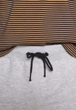 Pier One 2 Pack - Shorts -Light Grey /Black 8 Pier One 2 Pack - Shorts -Light Grey /Black -Pier One Verkoop c4d577d8c6314b53bc4b281d9e735af0