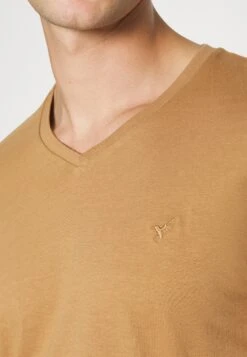 Pier One V Neck Bird Tonal 3 Pack - T-Shirt Basic - Light Brown/White/Dark Blue 19 Pier One V Neck Bird Tonal 3 Pack - T-Shirt Basic - Light Brown/White/Dark Blue -Pier One Verkoop dbb41cfafe134396801079ad8aaa0b0b