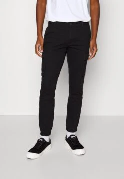 Pier One 2 Pack - Cargobroek - Olive/Black 9 Pier One 2 Pack - Cargobroek - Olive/Black -Pier One Verkoop e0bf2536d5a04652937019f4273abb8d