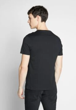 Pier One 3 Pack - T-Shirt Basic - Black/White/Blue 8 Pier One 3 Pack - T-Shirt Basic - Black/White/Blue -Pier One Verkoop e7497b751f8c4bd498980e2ffe8f6ae0